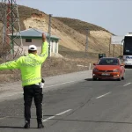 bayramda-izinsiz-calisan-polislere-bir-maas-ikramiye-cagrisi-1780130178