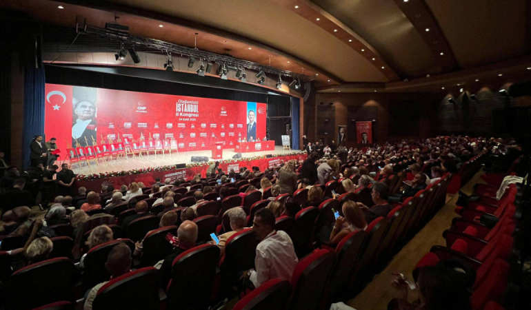 chp-nin-istanbul-il-kongresi-davasi-ertelendi-1778832606