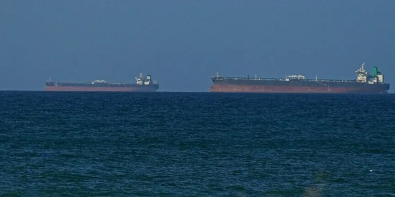 İran TV: 5 süper tanker Hürmüz’den geçiş yaptı