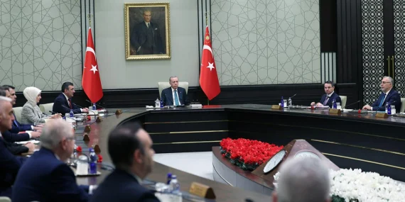 Kabine, iki haftalık aranın ardından bugün toplanıyor