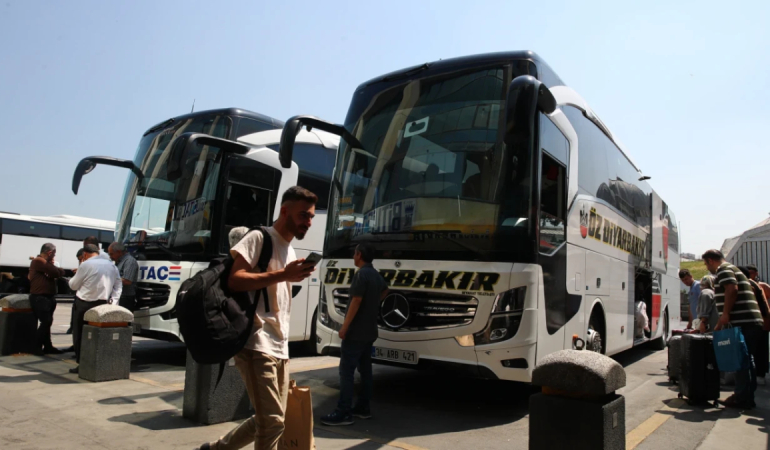 otobus-firmalarinda-bayram-mesaisi-12-bin-ek-sefer-geliyor-1778844183