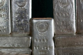 ubs-gumuste-yil-sonu-tahminini-korudu-1778570074