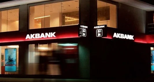 Akbank, 3,2 milyar TL’lik alacaklarını sattı