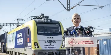 bakan-uraloglu-duyurdu-marmaray-a-alternatif-demir-yolu-hatti-geliyor-1781707047