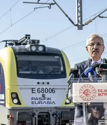 bakan-uraloglu-duyurdu-marmaray-a-alternatif-demir-yolu-hatti-geliyor-1781707047