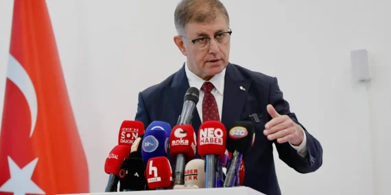 Cemil Tugay, CHP üyeliğinden ayrıldı
