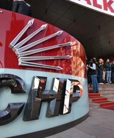 chp-de-ihrac-kararlari-antalya-ve-kayseri-il-baskanlari-gorevden-alindi-1782217457