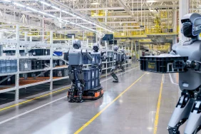 insansi-robot-pazarinda-yatirim-yarisi-1780572325