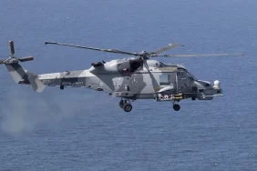 kraliyet-donanmasi-na-ait-helikopter-dustu-1780478768