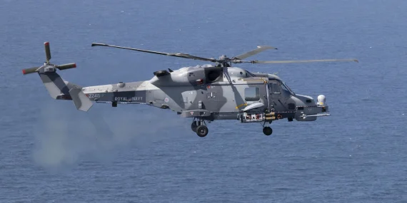 Kraliyet Donanması helikopteri kaza yaptı