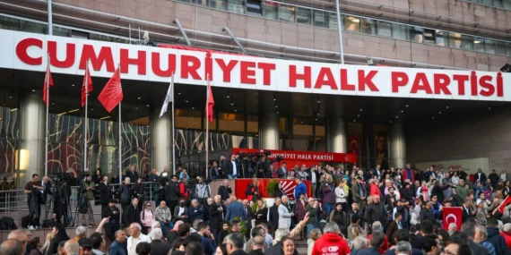 Özgür Özel’in ekibi, kurultay için PM’den ayrıldı