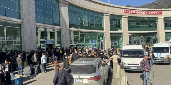Sarp Sınır Kapısı’nda bayramda rekor yolcu geçişi