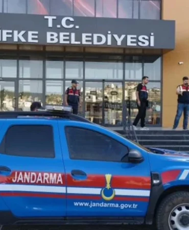 silifke-belediyesi-ne-operasyon-belediye-baskani-mustafa-turgut-gozaltina-alindi-1781848551
