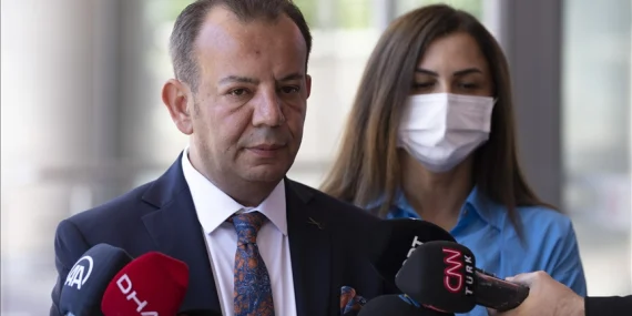 Tanju Özcan CHP üyeliğinden ayrıldı