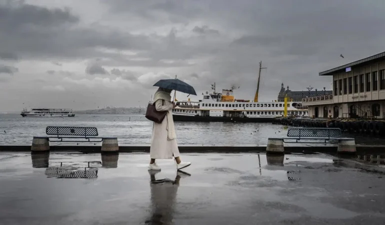 akom-uyardi-istanbul-a-saganak-yagis-geliyor-1782998636