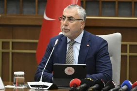 bakan-isikhan-dan-en-dusuk-emekli-ayligi-mesaji-1782897323