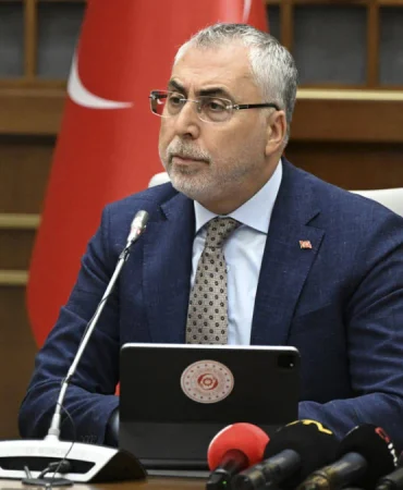 bakan-isikhan-dan-en-dusuk-emekli-ayligi-mesaji-1782897323