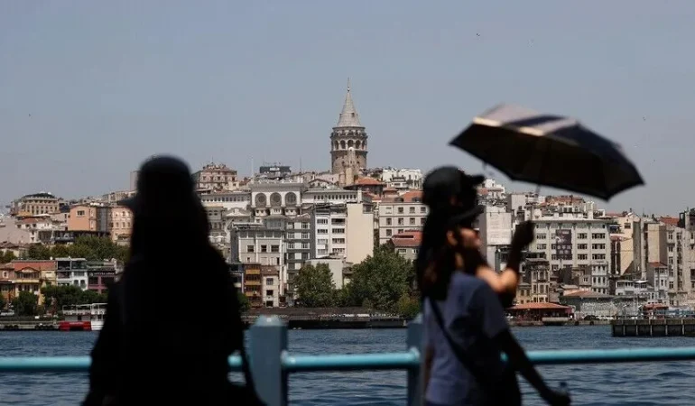 istanbul-valiligi-nden-ogle-saatleri-icin-sicak-hava-uyarisi-1782886312