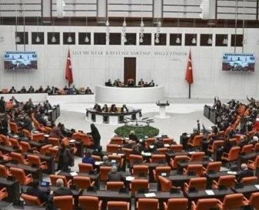 resmi-gazete-de-yayimlandi-tbmm-nin-yaz-tatili-ertelendi-1781675375