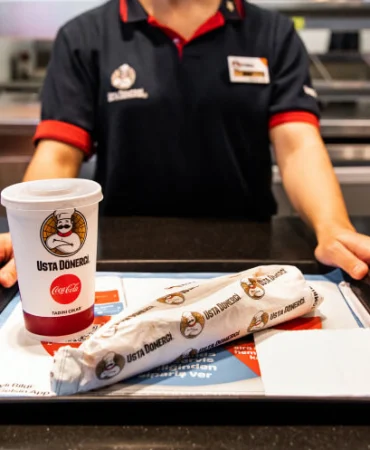 turk-doner-markasindan-cin-hamlesi-iki-restoran-faaliyete-gecti-1783087176
